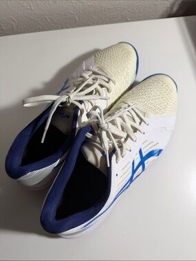 Asics Men’s Cream and Blue Athletic Training Shoes